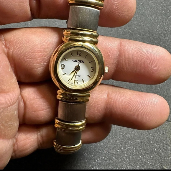 Gruen Ladies Quartz Watch White Dial Silver Gold Tone Watch Working new battery - Picture 3 of 9